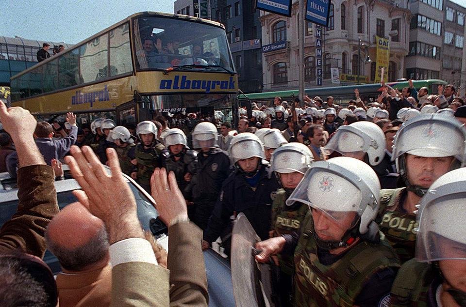 32328_TUR19990326Erdoganprison_1527775023553